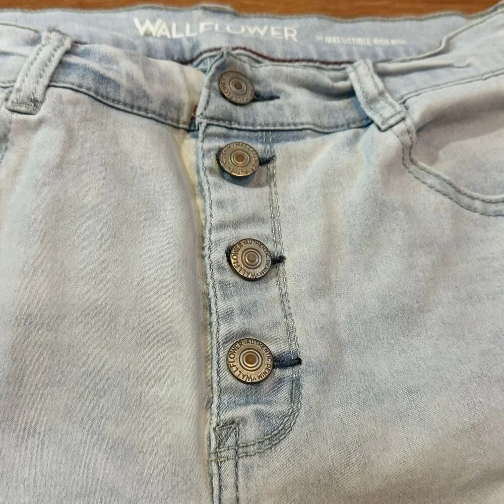 Wallflower High Rise Irresistible Insta Soft Denim Jean Shorts | Junior Size 11